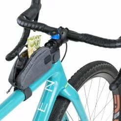 Evoc Top Tube Pack S 0,5L Oberrohrtasche -E-Bike Zubehör Verkaufsladen evoc top tupe pack s 500 ml am oberrohr befestigt offen carbon grau