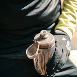 Fidlock Twist Bottle 450 Trinkflasche Transparent Schwarz + Bike Base -E-Bike Zubehör Verkaufsladen fidlock twist bottle bike base 450ml twist release scaled