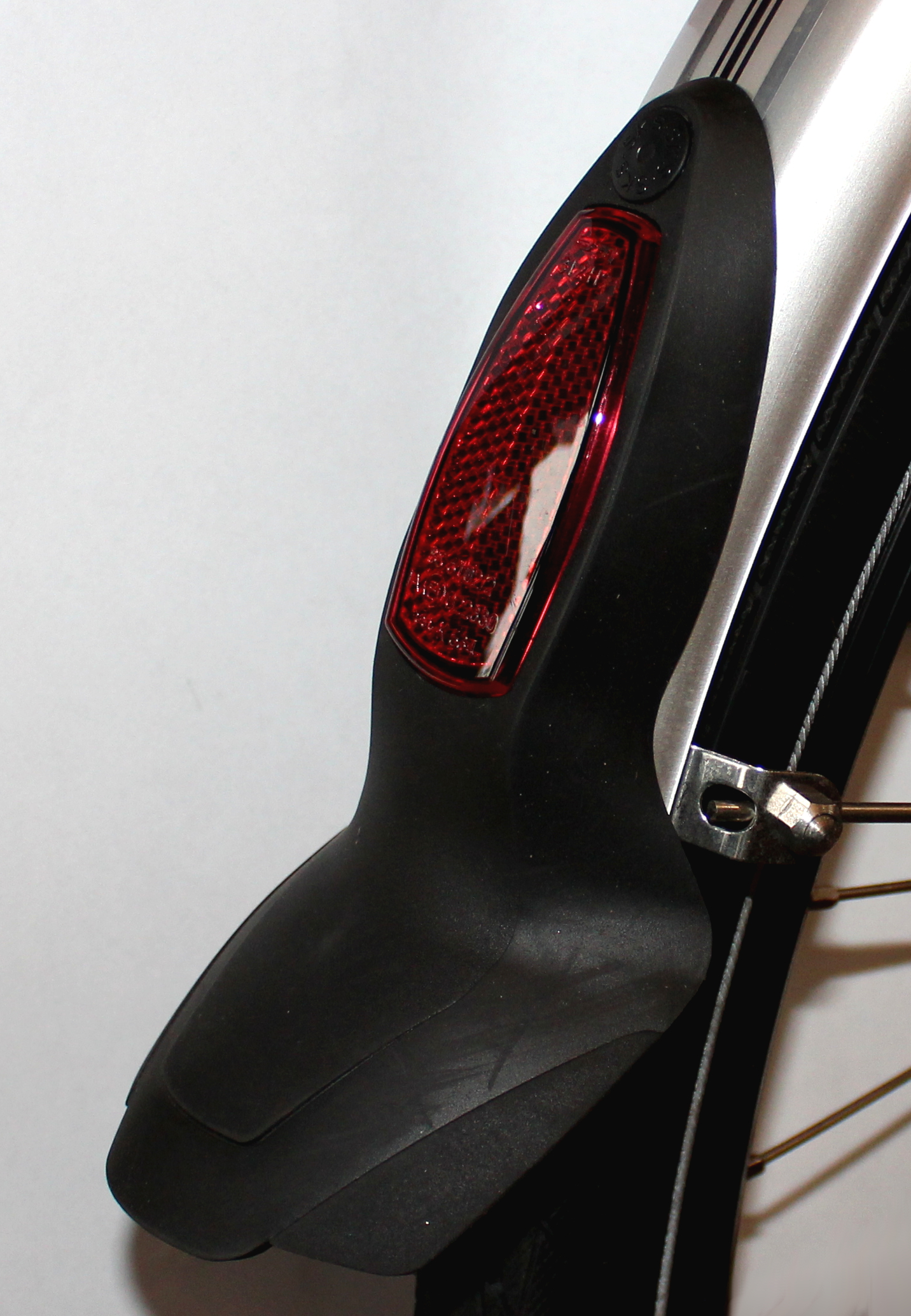 Flyer Elektrofahrrad Rückstrahler Länglich Rot Schraubmontage - 312H 2 Flyer Elektrofahrrad Rückstrahler Länglich Rot Schraubmontage - 312H – Bild 2