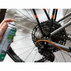 Motorex Easy Clean Ketten- Und Teilereiniger -E-Bike Zubehör Verkaufsladen mtorex easy clean ketten und teilreiniger im einsatz 3