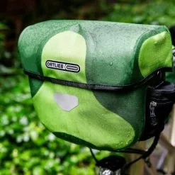 Ortlieb Ultimate Six Plus 7L Lenkertasche -E-Bike Zubehör Verkaufsladen ortlieb ultimate six plus 7 liter kiwi moss green montiert im regen