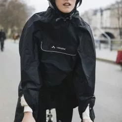 Vaude Valdipino Regen-Poncho -E-Bike Zubehör Verkaufsladen vaude valdipino regen poncho schwarz action